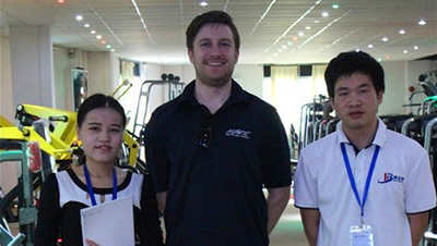 加拿大客户开健身房来中国采购健身器械
